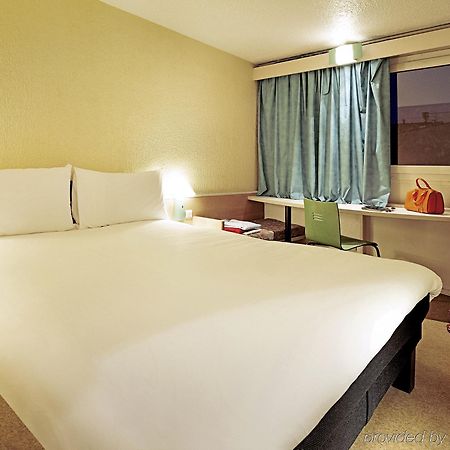 מלון Ibis Lyon L'Isle D'Abeau מראה חיצוני תמונה