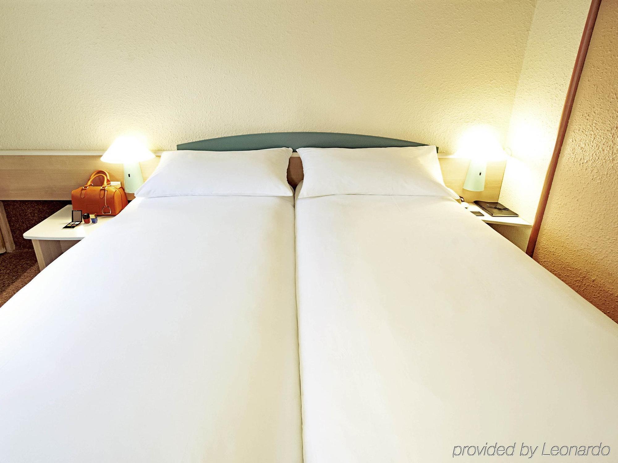 מלון Ibis Lyon L'Isle D'Abeau מראה חיצוני תמונה