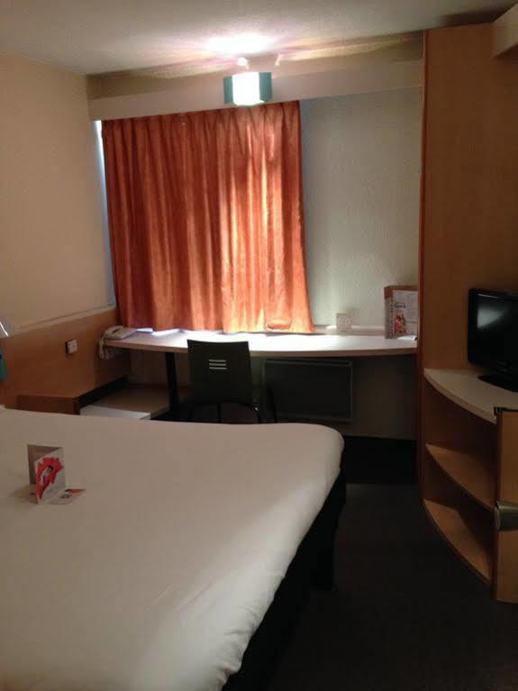 מלון Ibis Lyon L'Isle D'Abeau מראה חיצוני תמונה