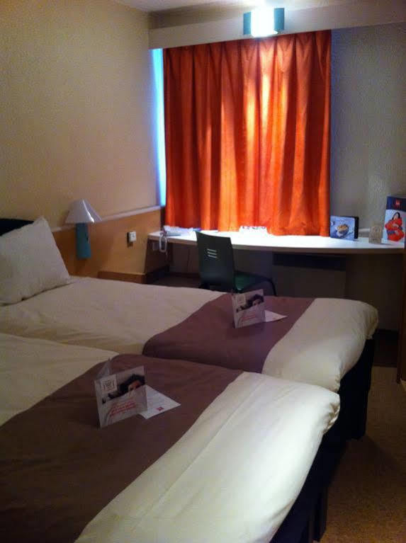 מלון Ibis Lyon L'Isle D'Abeau מראה חיצוני תמונה